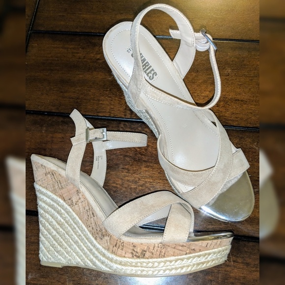 CHARLES DAVID Nude platform wedge sandals NWOB - Picture 1 of 3
